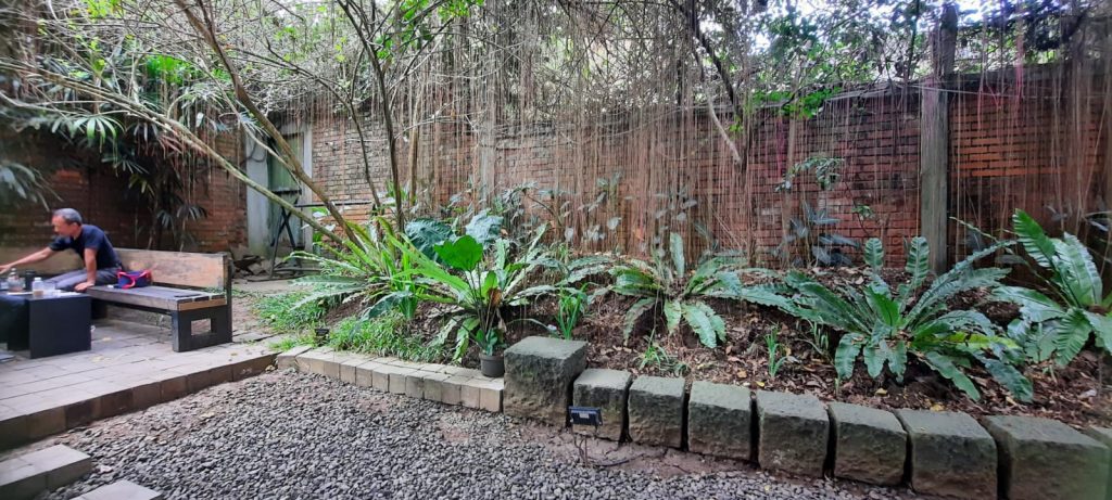 Berbagai tanaman di Kurokoffee menambah keteduhan