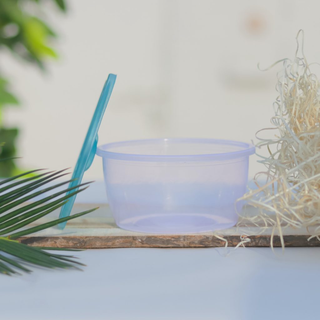 Membersihkan Wadah Plastik yang Keruh
