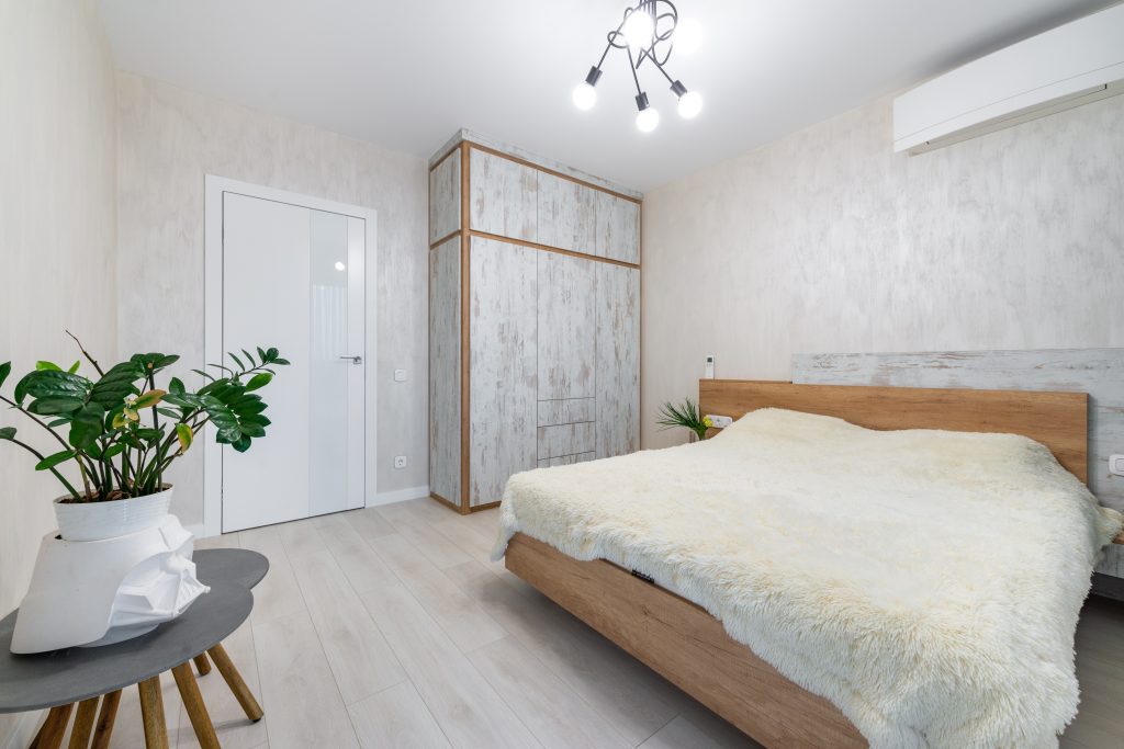 Cara Membuat Kamar Tidur Bebas Debu, Foto: Pexels (Foto oleh Max Rahubovskiy)