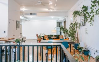 Hal yang Tidak Boleh Terlihat dari Pintu Depan