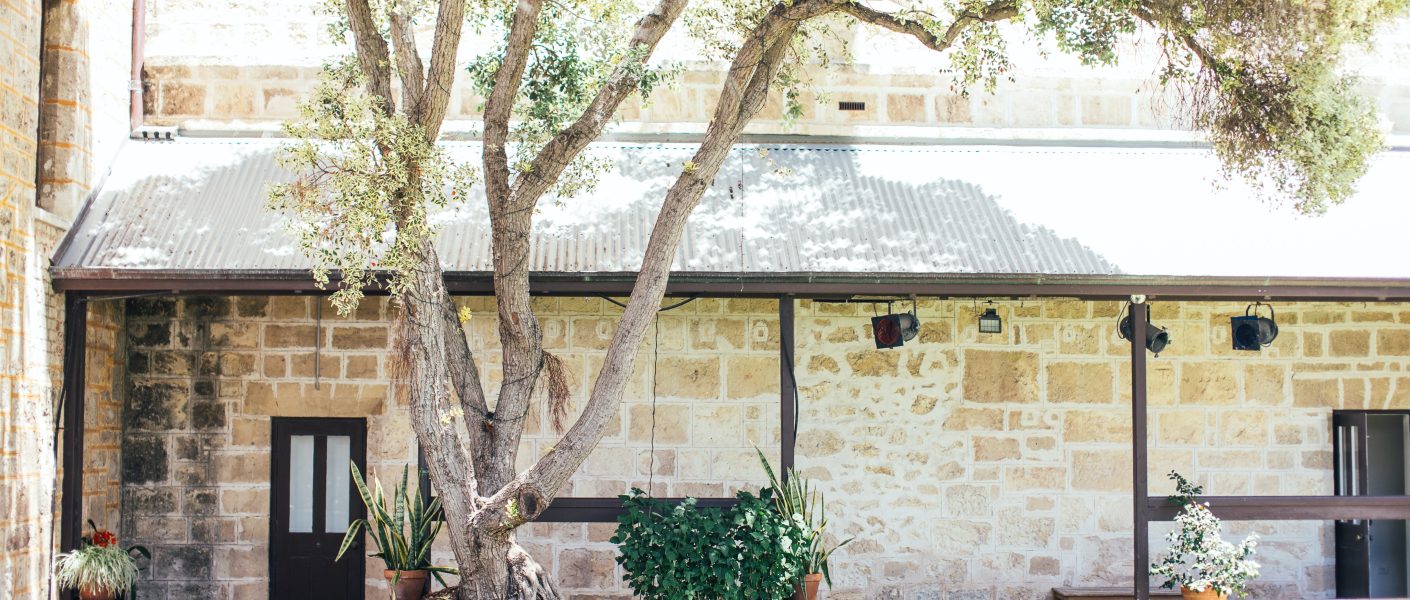 Cara membuat rumah lebih sejuk saat musim panas