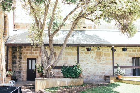 Cara membuat rumah lebih sejuk saat musim panas