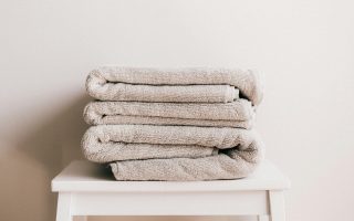 Cara membersihkan handuk dengan sitrus