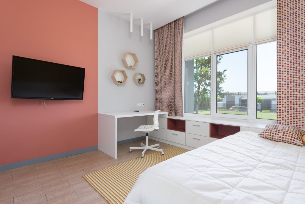 Warna Merah Pada Kamar Tidur