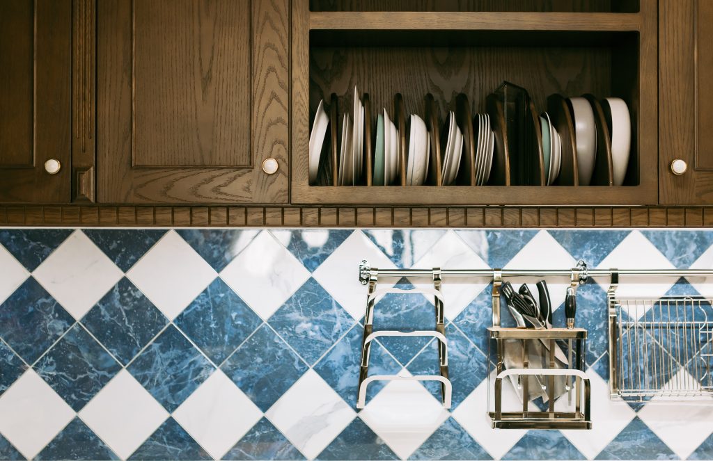 Pengaplikasian Warna Biru Pada Dapur