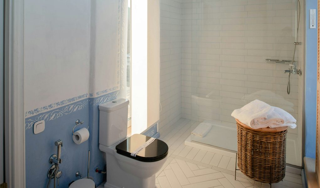 Desain Kamar Mandi Minimalis Kloset Duduk