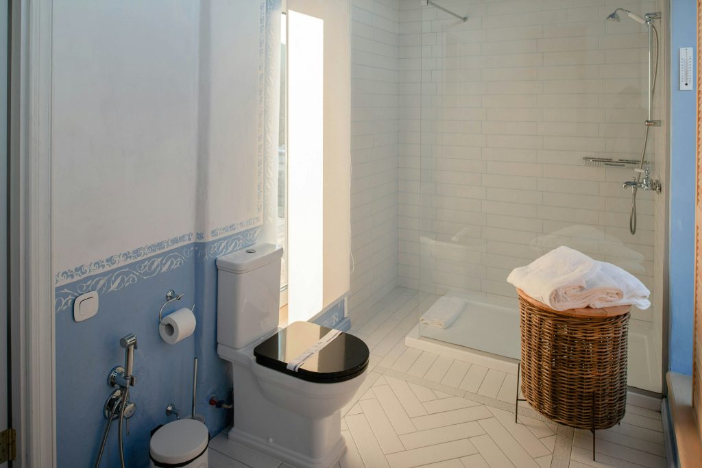 Desain Kamar Mandi Minimalis Kloset Duduk