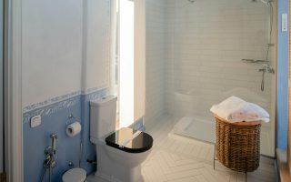 Desain Kamar Mandi Minimalis Kloset Duduk