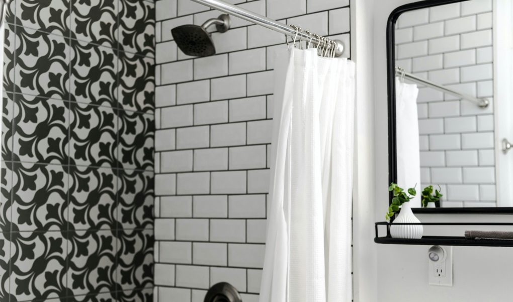 Nat Keramik Kamar Mandi Hitam