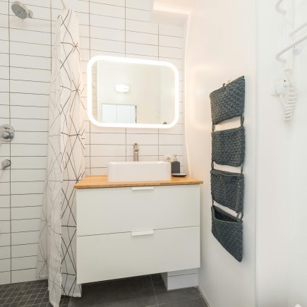 Kapur Barus Kamar Mandi