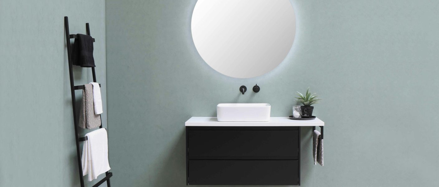 Membersihkan Lantai Kamar Mandi Berkerak