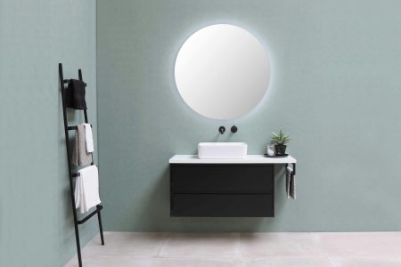 Membersihkan Lantai Kamar Mandi Berkerak