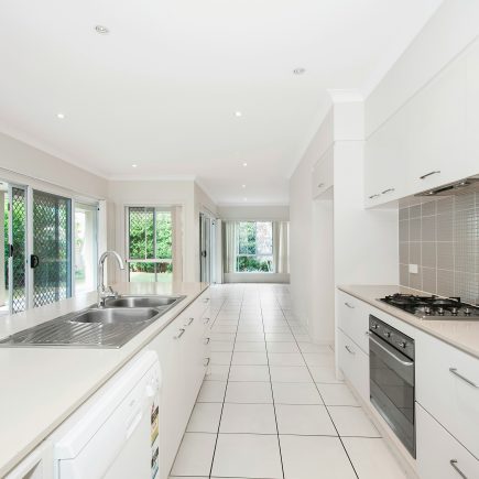 Cara Membersihkan Lantai Dapur