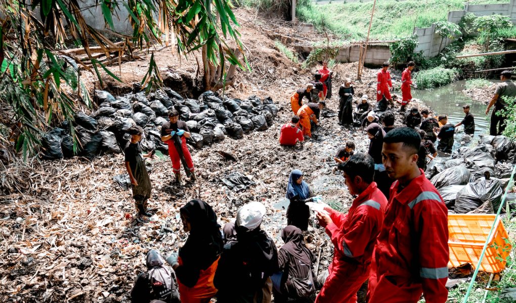 Kegiatan Pembersihan Sampah di Sungai