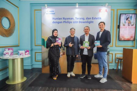 Angga Hudaya, Lighting Specialist Signify Indonesia; Dedy Bagus Pramono, Market Leader Signify Indonesia; Riri Yakub, Founder Atelier Riri; Indah Suzanti, Product Marketing Consumer Signify Indonesia