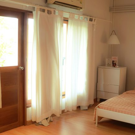 Cara Mencegah Perkembangbiakan Nyamuk di Kamar Tidur