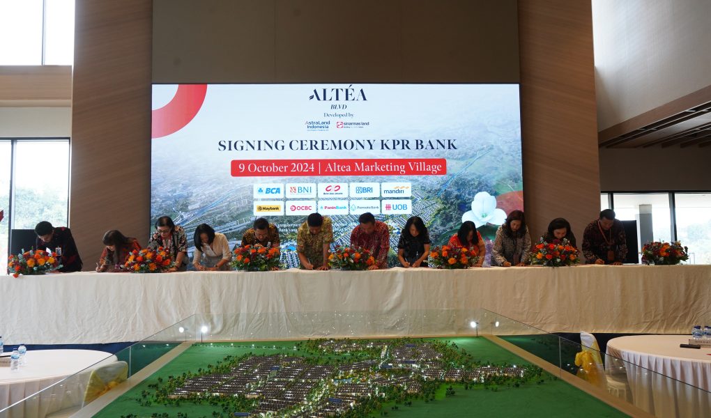 Signing-Ceremony-Altea-BLVD-x-10-Bank-Partners
