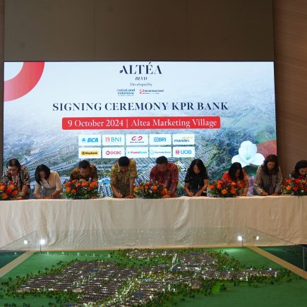 Signing-Ceremony-Altea-BLVD-x-10-Bank-Partners