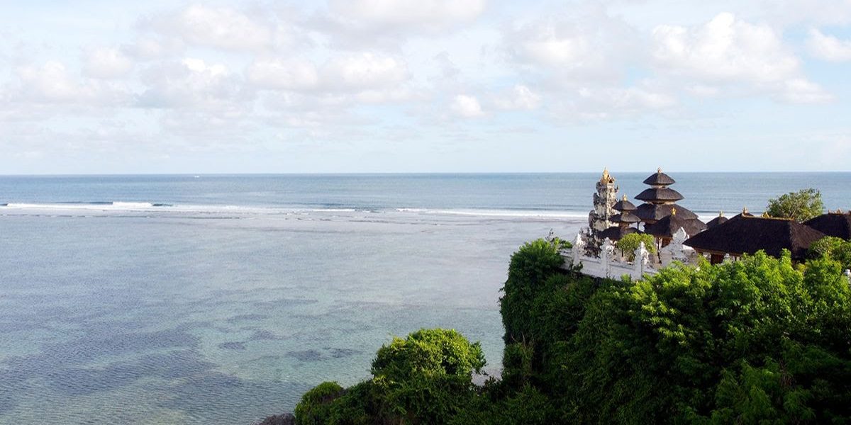 Keindahan Pantai dari Tebing Alila Villas Uluwatu