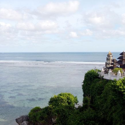 Keindahan Pantai dari Tebing Alila Villas Uluwatu
