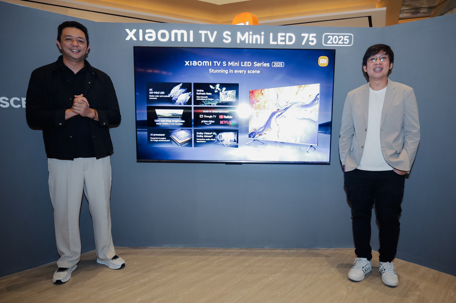 Andi-Renreng-Marketing-Director-Xiaomi-Indonesia-dan-Yandy-Laurens-Penulis-dan-Sutradara-pada-acara-Eksibisi-Xiaomi-TV-S-Mini-LED-Series-di-Grand-Indonesia-21-23-Februari-2025