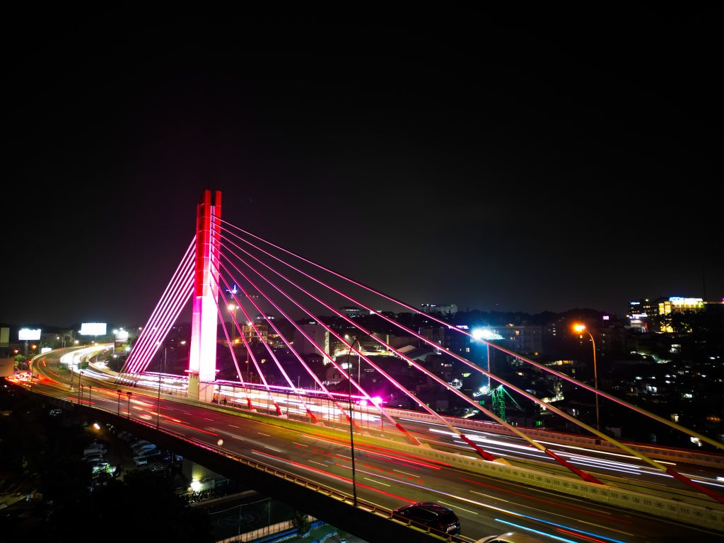 Signify di Jembatan Pasupati Bandung