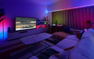 Kombinasi-WiZ-Light-Strip-LED-RGBIC-dan-WiZ-Dual-Linear-Bar-untuk-momen-balapan-lebih-dramatis