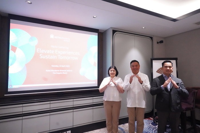 (ki-ka) Nilawati Irjani, Presiden Direktur Astra Properti (Periode 2022-2025) _ Wibowo Muljono, Presiden Direktur Astra Properti _ Abdul Haris, Assistant Director of FLHSSE (1) (1)