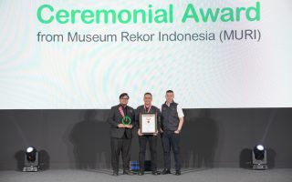 Penyerahan Piagam MURI Kepada Schneider Electric (1).