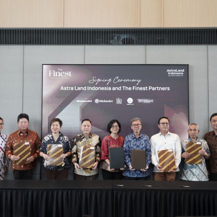 Jajaran Direksi Astra Land Indonesia bersama Partners Stella Mobili, Bika Living, Technogym, KitchenAid, KitchenArt.jpg