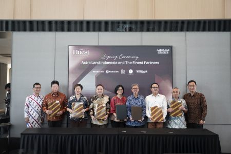 Jajaran Direksi Astra Land Indonesia bersama Partners Stella Mobili, Bika Living, Technogym, KitchenAid, KitchenArt.jpg