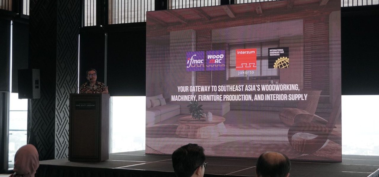 "Southeast Asia's Woodworking & Furniture Manufacturing Industry Exhibition" oleh Tanangga Karim, Perwakilan dari PT Amara Pameran Internasional.