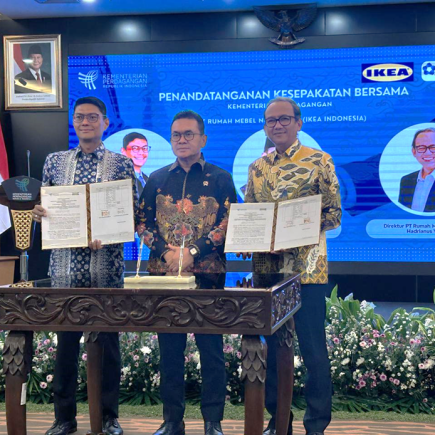 PT Rumah Mebel Nusantara (IKEA Indonesia) menandatangani Nota Kesepahaman bersama Kementerian Perdagangan Republik Indonesia sebagai dukungannya dalam menggerakkan ekonomi UKM di Indonesia.