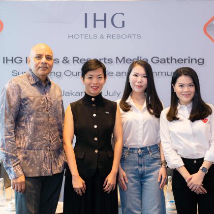 ki-ka-Anil-Pathak-Director-Operations-Indonesia-IHG-Hotels-Resorts_-Regia-Jahja-General-Manager-Holiday-Inn-Resort-Baruna-Bali-dan-Holiday-Inn-Express-Baruna-Bali_-Sabrina-Bensawan-Founder-Saab-Shares_-scaled.jpg