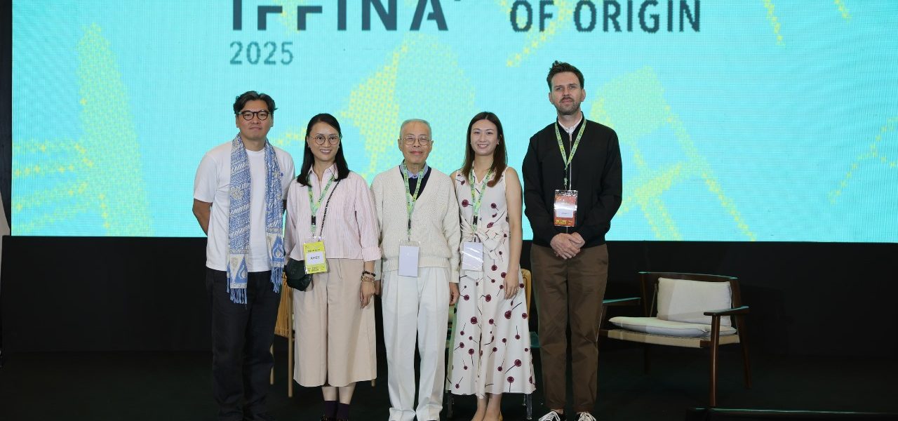 AHEC Design Talks bersama Hendro Hadinata, Winnie Wong, John Chen, Vivian Tam, dan Dennis Pluemer (foto dari kiri ke kanan)