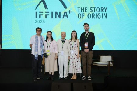 AHEC Design Talks bersama Hendro Hadinata, Winnie Wong, John Chen, Vivian Tam, dan Dennis Pluemer (foto dari kiri ke kanan)