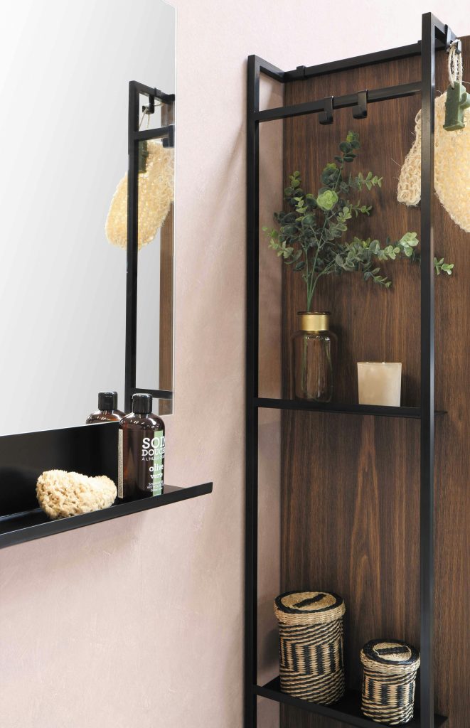 Penambahan Aksesori di Kamar Mandi Kecil