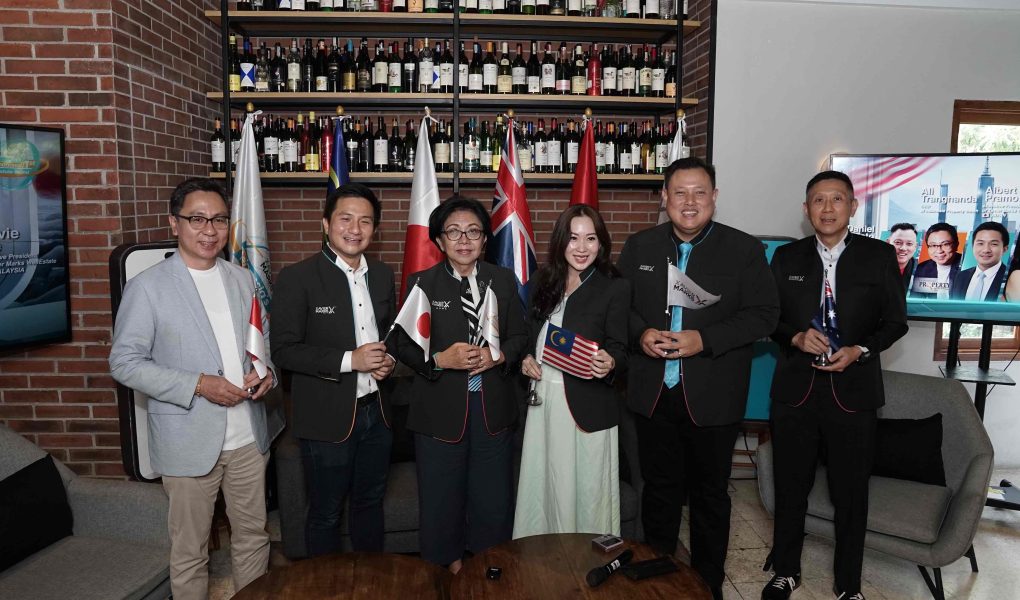 [Kedua dari Kanan] - Daniel Sunyoto President Director Xavier Marks Indonesia Bersama Manajemen Xavier Marks
