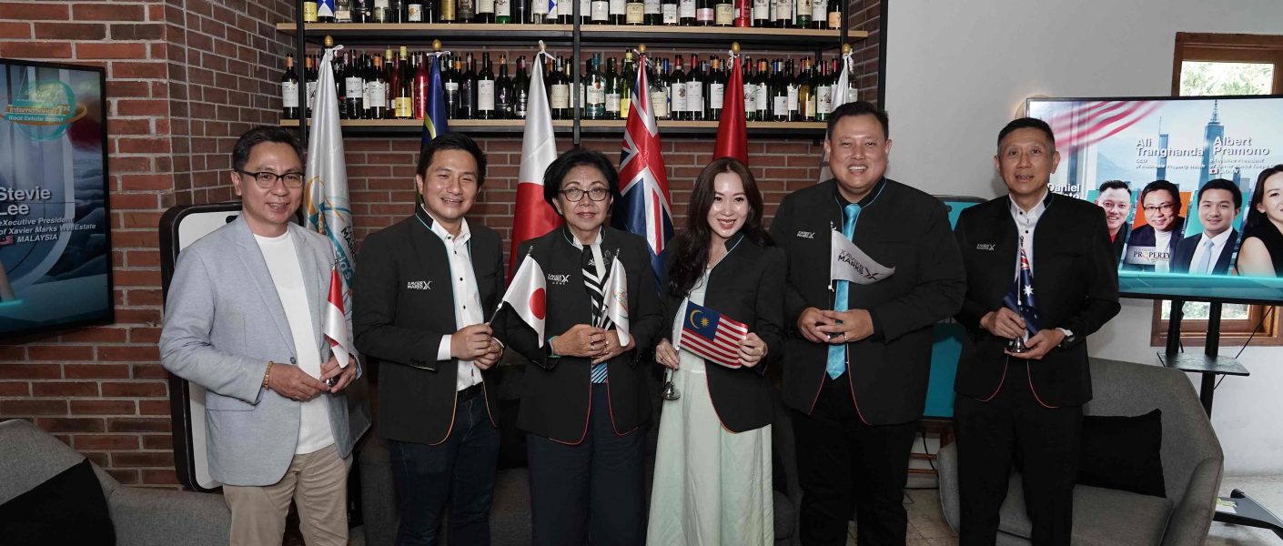 [Kedua dari Kanan] - Daniel Sunyoto President Director Xavier Marks Indonesia Bersama Manajemen Xavier Marks