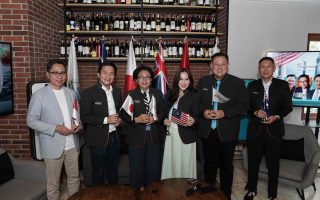 [Kedua dari Kanan] - Daniel Sunyoto President Director Xavier Marks Indonesia Bersama Manajemen Xavier Marks