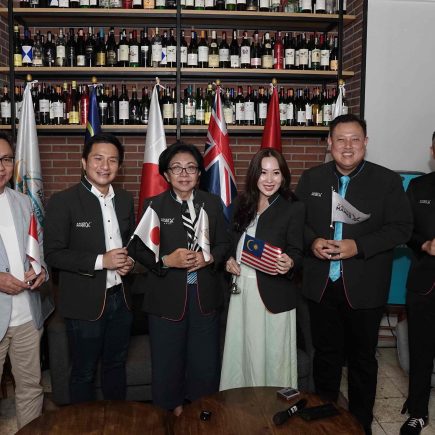 [Kedua dari Kanan] - Daniel Sunyoto President Director Xavier Marks Indonesia Bersama Manajemen Xavier Marks