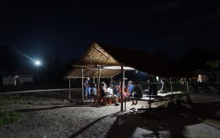 3. Signify menjangkau masyarakat pulau Buru melalui inisiatif Kampung Terang Hemat Energi