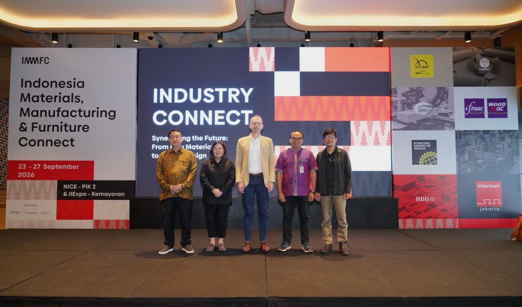 - Dedy Rochimat, Ketua ASMINDO - Lea A. Aziz - Interior Design Expert & Principal of Elenbee Design - Mathias Kuepper - Managing Director & Regional President Asia Pacific Koelnmesse - Choiril Muchtar - Sekjen ISWA - Adi Surya Triwibowo - Ketua HDII