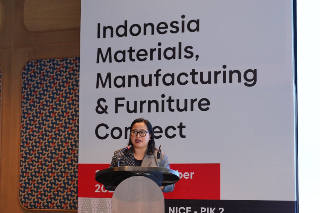 Etty Anggraeni, Director PT. Nine Koeln Indonesia resmi membuka Press Conference Indonesia Materials, Manufacturing & Furniture Connect