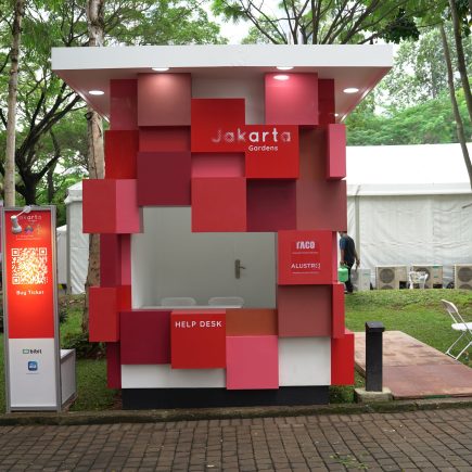 TACO HPL dengan desain style Retro Summer digunakan pada helpdesk Art Jakarta Gardens 2026.
