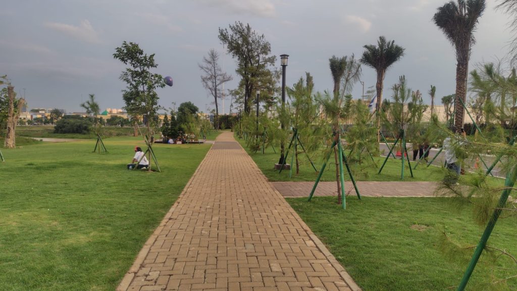 Are Jogging Track di Kawasan Danau Cihuni, Foto: Homeloving.id