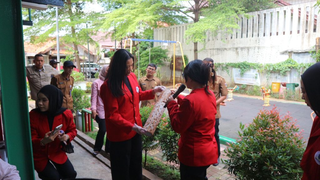 Pembuatan Lubang Biopori