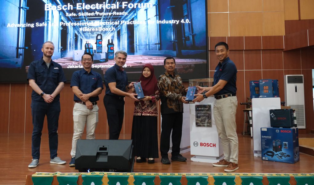 Handover alat-alat Bosch Power Tools kepada PNJ