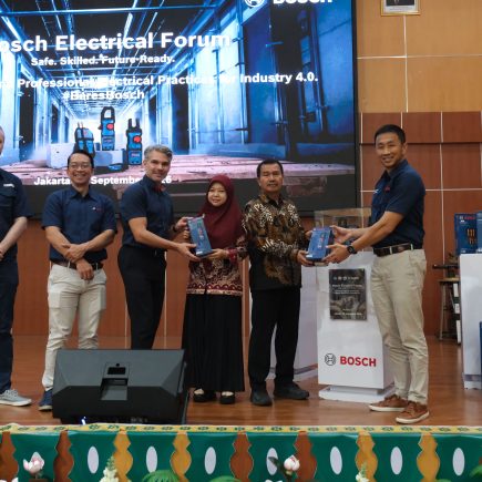 Handover alat-alat Bosch Power Tools kepada PNJ