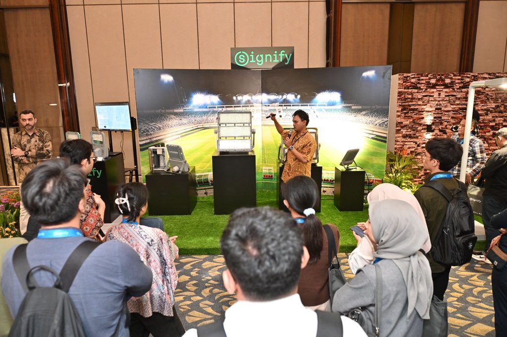 Sesi demo teknologi pencahayaan dalam rangkaian acara Signify Innovation Day – Light the Future.